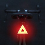 Επαναφορτιζόμενος φακός ποδηλάτου για το πίσω μέρος - Προειδοποιητικό Τρίγωνο